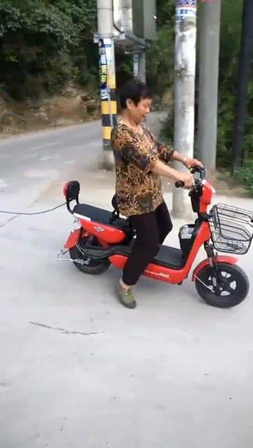 搞笑的国产电动车视频,国产搞笑视频大盘点